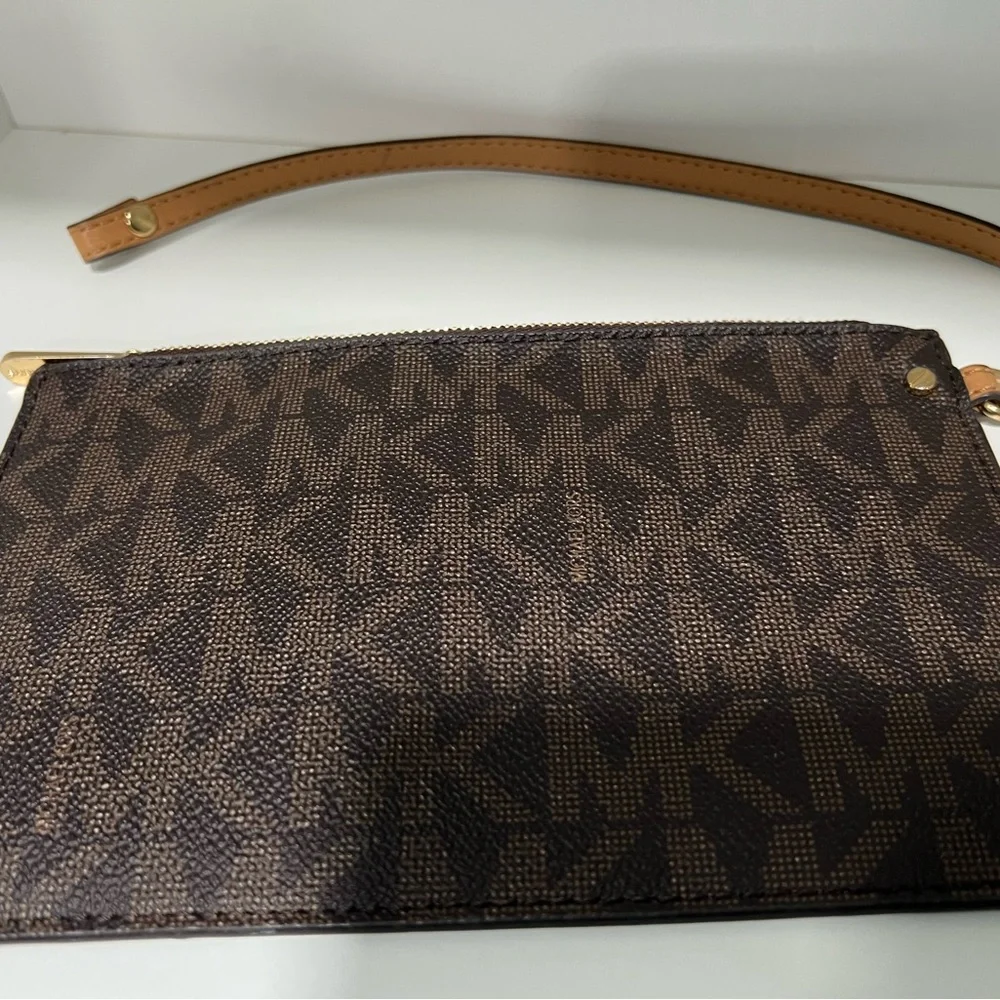Michael Kors Brown Wristlet, wallet or insert - Picture 5 of 11